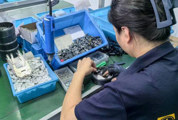 压力仪表产品组装